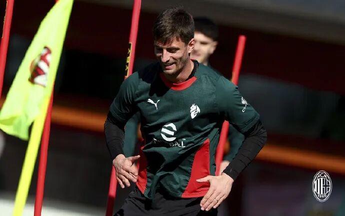 加拿大28-意媒丨米兰周一放假，两人选择加练